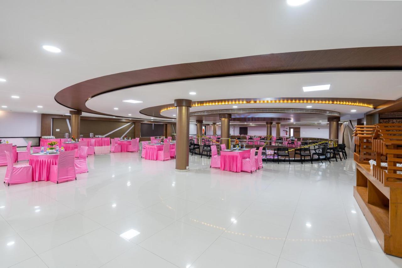 Jalashray Resort Nadiād Dış mekan fotoğraf