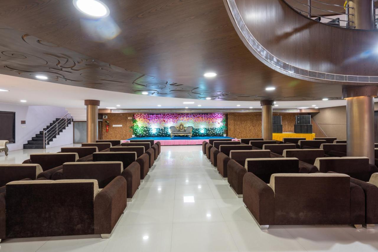 Jalashray Resort Nadiād Dış mekan fotoğraf