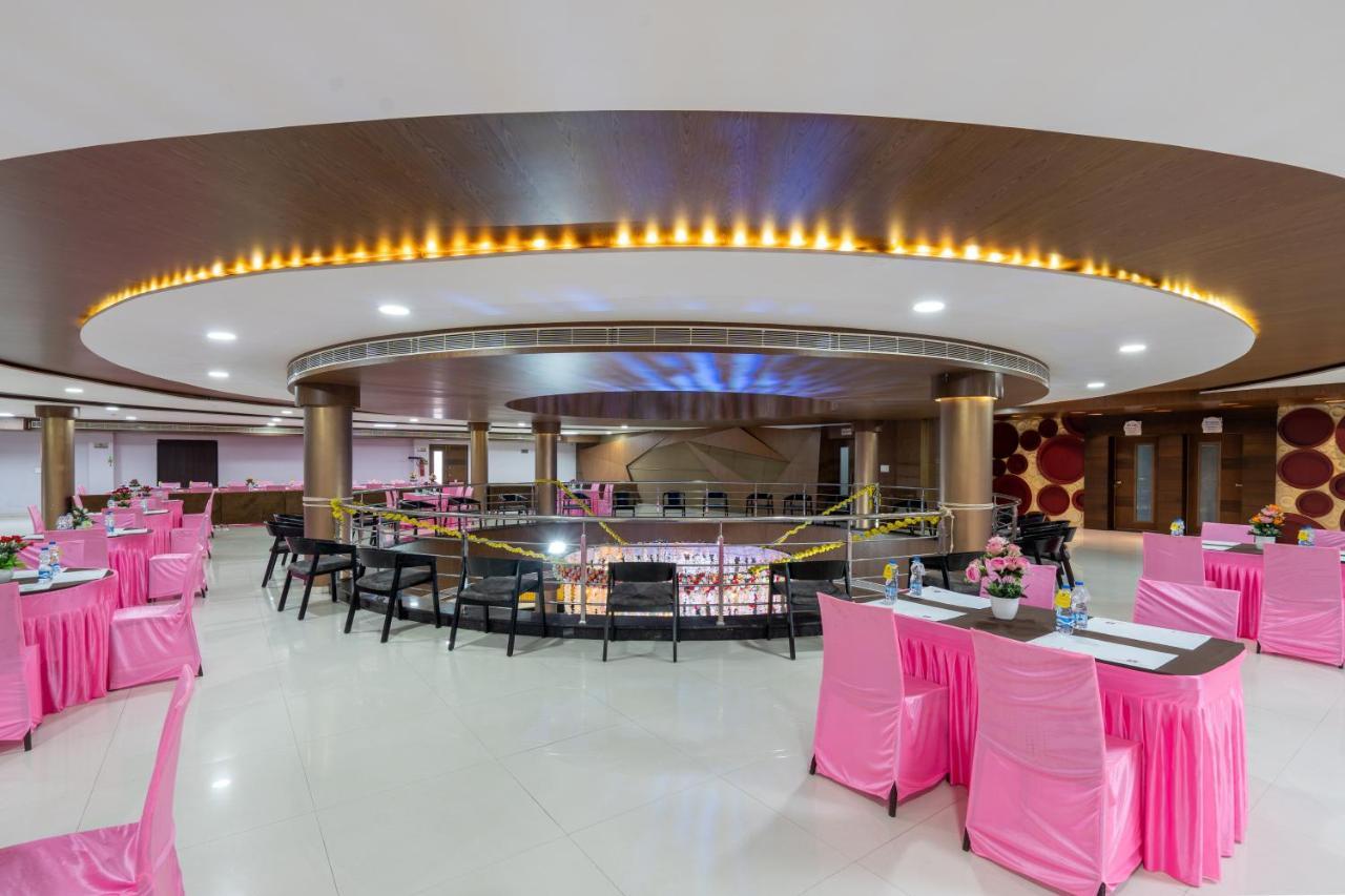 Jalashray Resort Nadiād Dış mekan fotoğraf