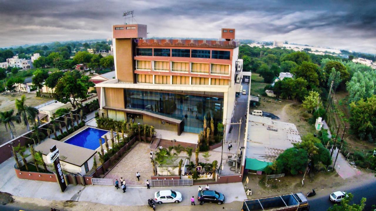 Jalashray Resort Nadiād Dış mekan fotoğraf